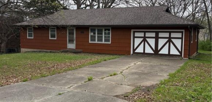 8813 North Road, Pleasant Valley, MO 64068