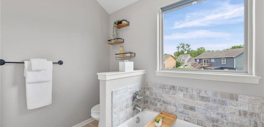 11907 N Tracy Avenue, Kansas City, MO 64155