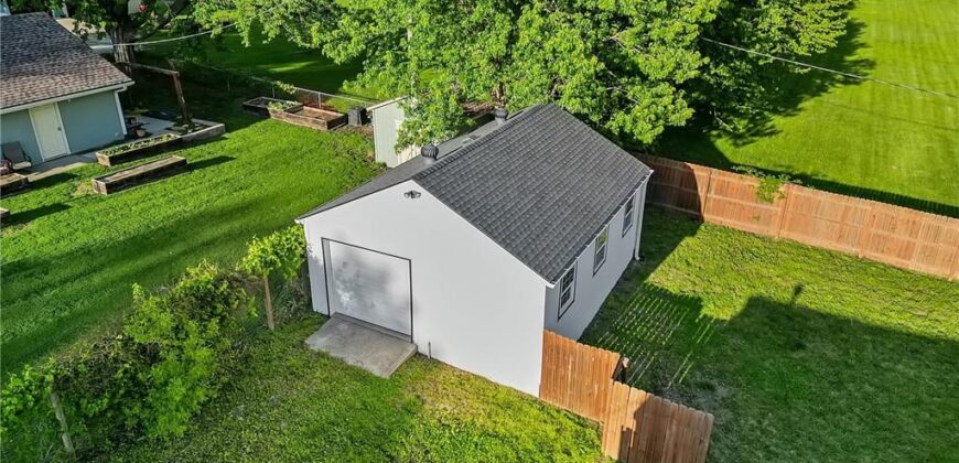 1227 N Jesse James Road, Excelsior Springs, MO 64024
