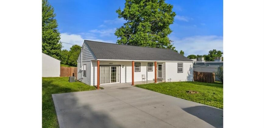 1227 N Jesse James Road, Excelsior Springs, MO 64024