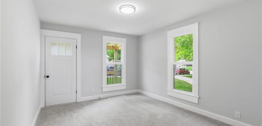 328 E Main Street, Smithville, MO 64089