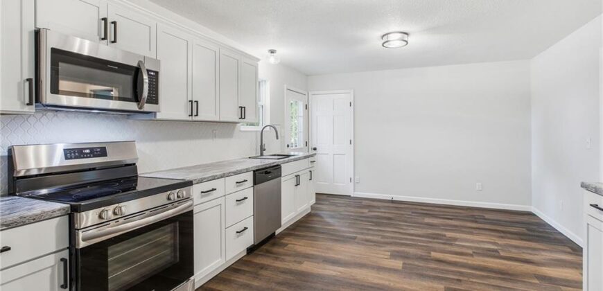 328 E Main Street, Smithville, MO 64089