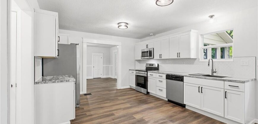 328 E Main Street, Smithville, MO 64089