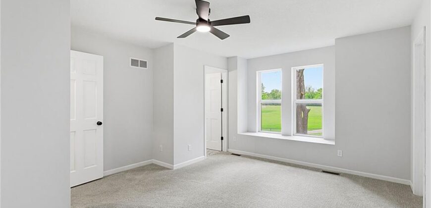 328 E Main Street, Smithville, MO 64089