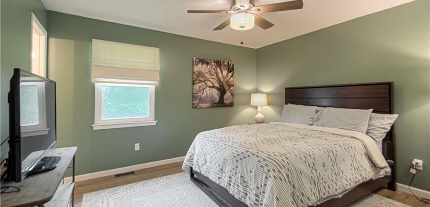 1452 Park Lane, Liberty, MO 64068