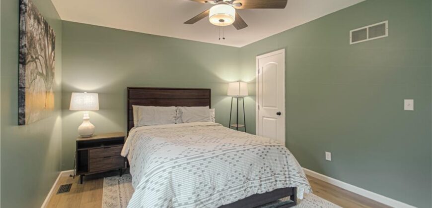 1452 Park Lane, Liberty, MO 64068