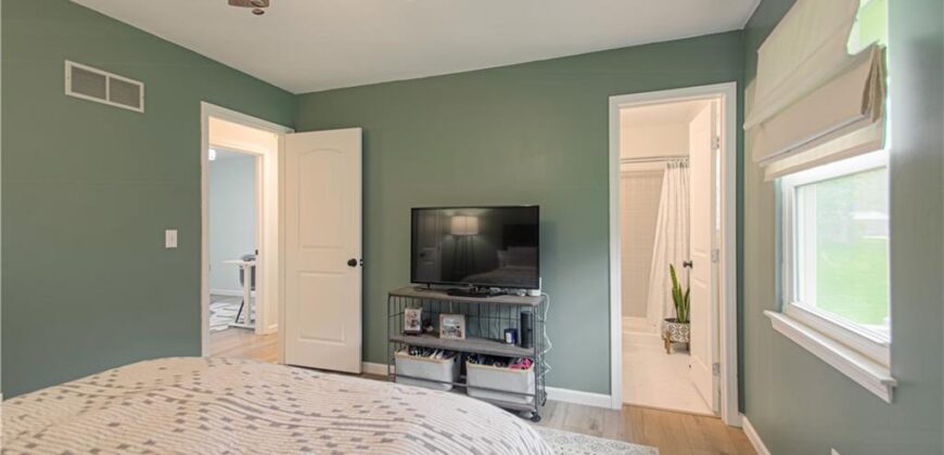 1452 Park Lane, Liberty, MO 64068