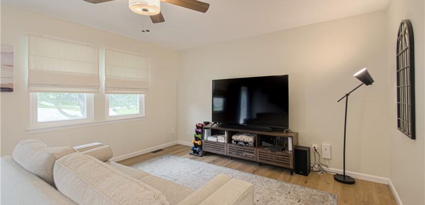 1452 Park Lane, Liberty, MO 64068