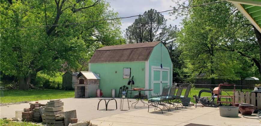 5903 N Garfield Avenue, Gladstone, MO 64118