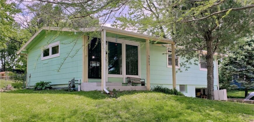 5903 N Garfield Avenue, Gladstone, MO 64118