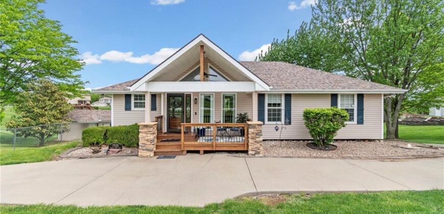 7525 N Amity Avenue, Parkville, MO 64152