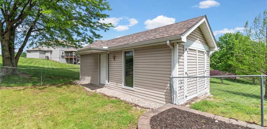 7525 N Amity Avenue, Parkville, MO 64152
