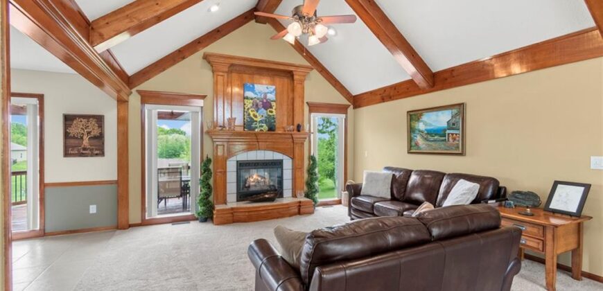 7525 N Amity Avenue, Parkville, MO 64152