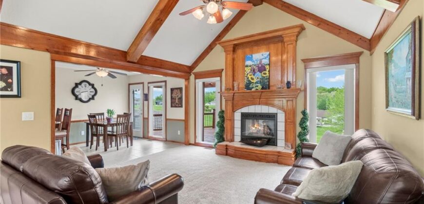 7525 N Amity Avenue, Parkville, MO 64152