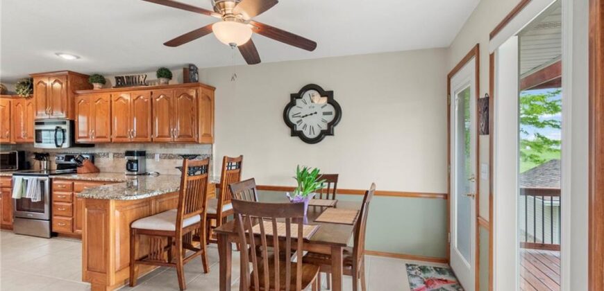 7525 N Amity Avenue, Parkville, MO 64152