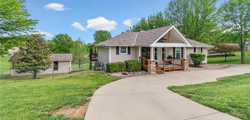 7525 N Amity Avenue, Parkville, MO 64152