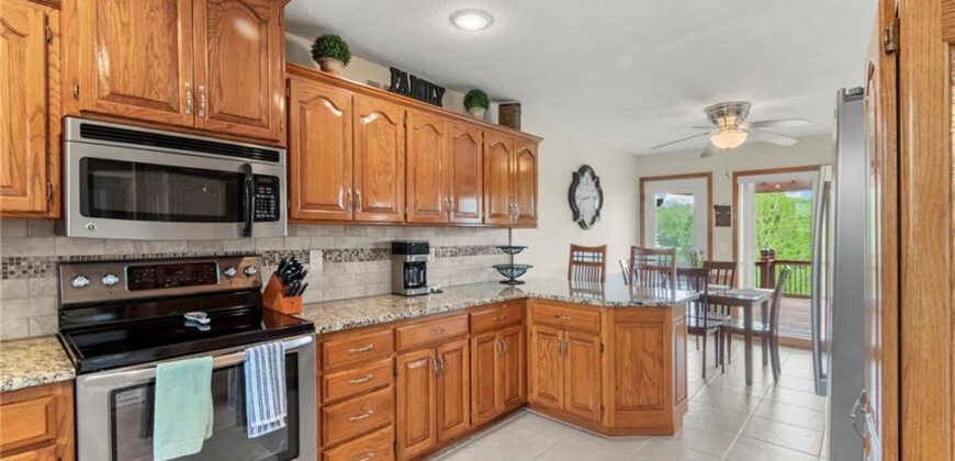 7525 N Amity Avenue, Parkville, MO 64152