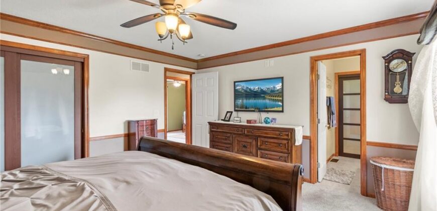 7525 N Amity Avenue, Parkville, MO 64152