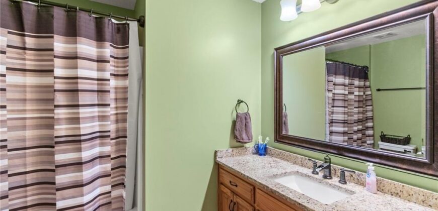 7525 N Amity Avenue, Parkville, MO 64152