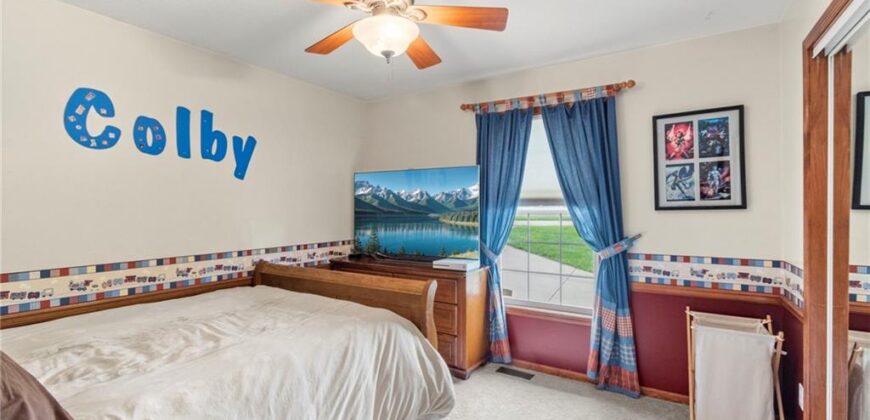 7525 N Amity Avenue, Parkville, MO 64152