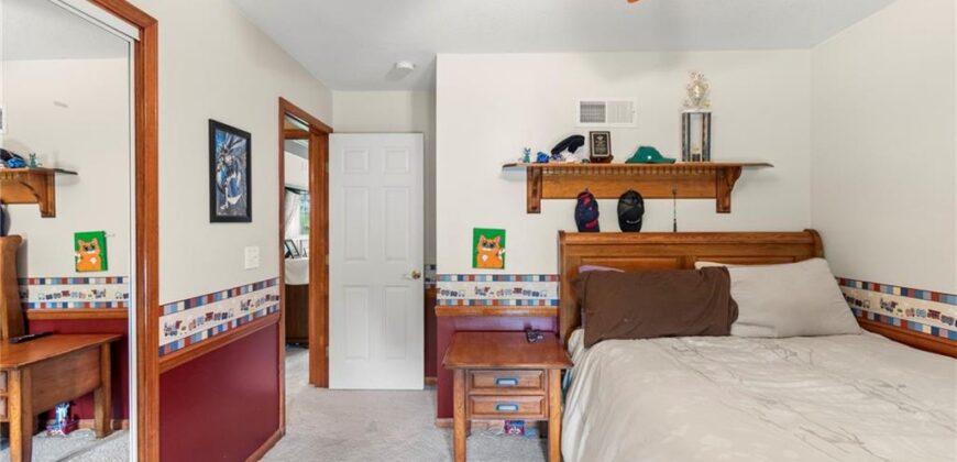 7525 N Amity Avenue, Parkville, MO 64152