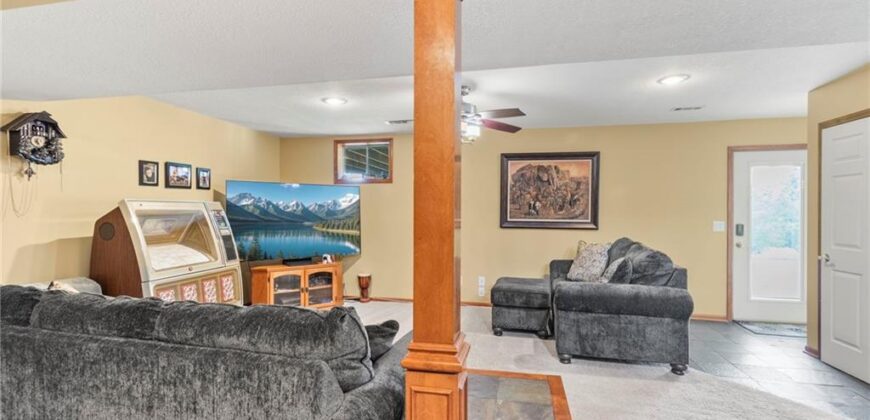 7525 N Amity Avenue, Parkville, MO 64152