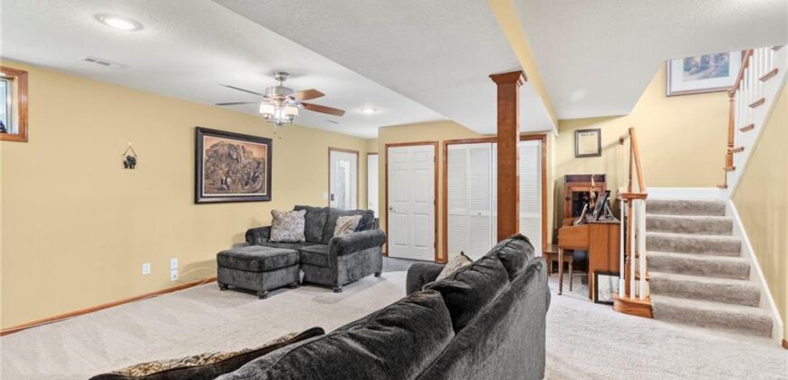 7525 N Amity Avenue, Parkville, MO 64152
