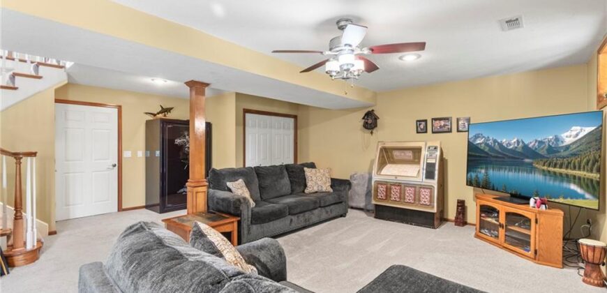 7525 N Amity Avenue, Parkville, MO 64152