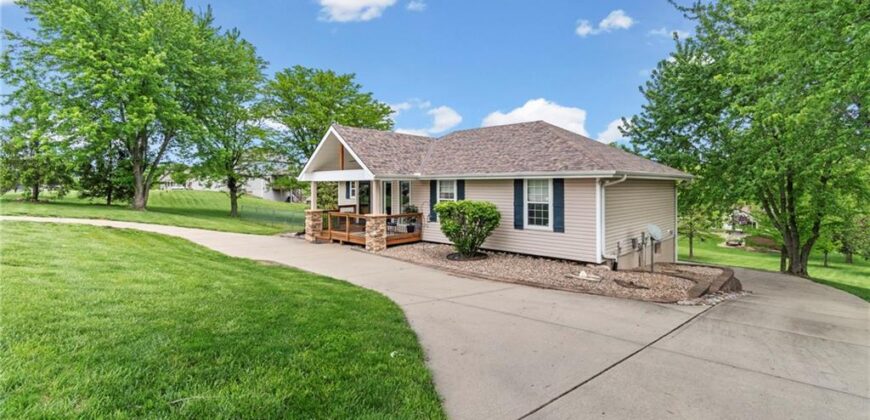 7525 N Amity Avenue, Parkville, MO 64152