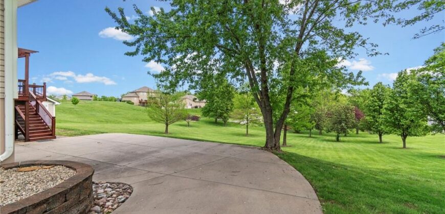 7525 N Amity Avenue, Parkville, MO 64152