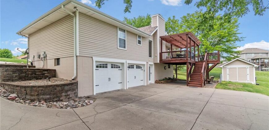 7525 N Amity Avenue, Parkville, MO 64152