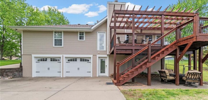 7525 N Amity Avenue, Parkville, MO 64152