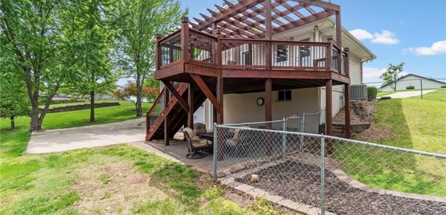 7525 N Amity Avenue, Parkville, MO 64152