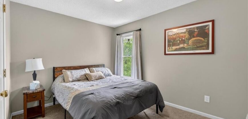 7007 N Holly Court, Kansas City, MO 64118