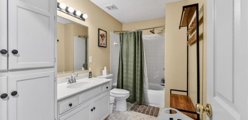 7007 N Holly Court, Kansas City, MO 64118