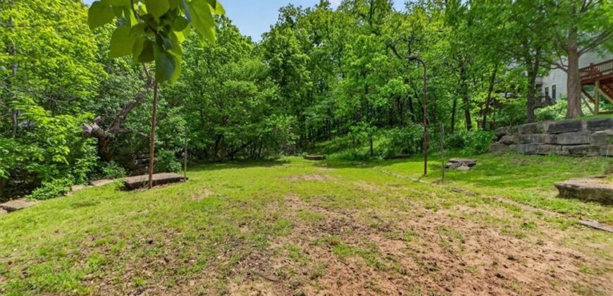 7007 N Holly Court, Kansas City, MO 64118