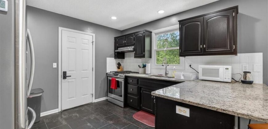 7007 N Holly Court, Kansas City, MO 64118