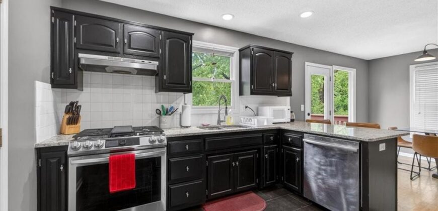 7007 N Holly Court, Kansas City, MO 64118