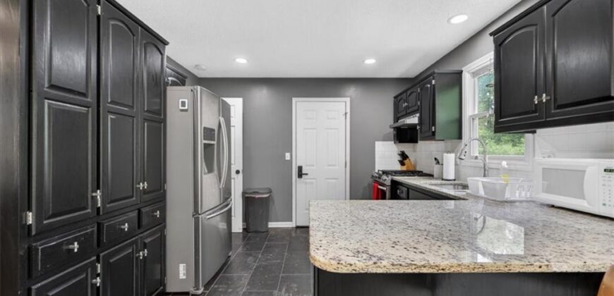 7007 N Holly Court, Kansas City, MO 64118