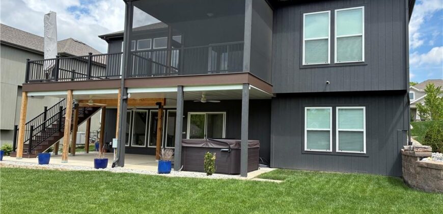 7330 NW Forest Lakes Drive, Parkville, MO 64152