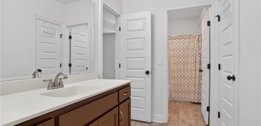 7330 NW Forest Lakes Drive, Parkville, MO 64152