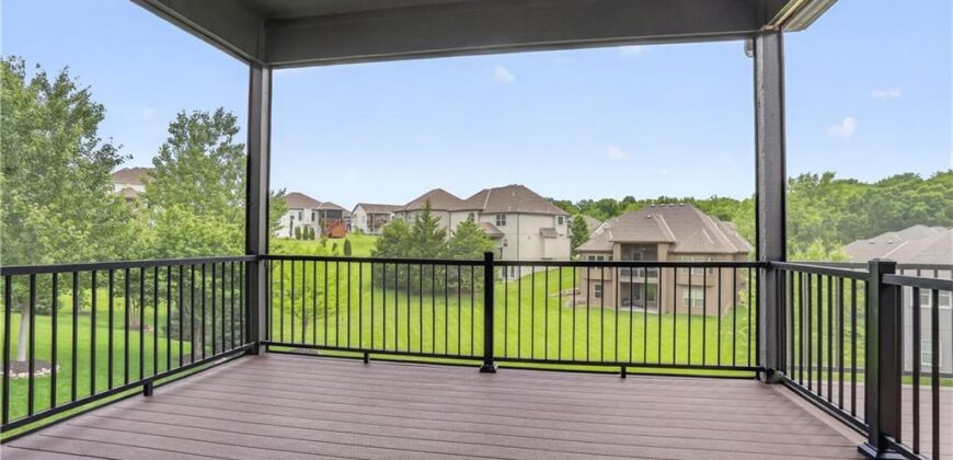 7330 NW Forest Lakes Drive, Parkville, MO 64152