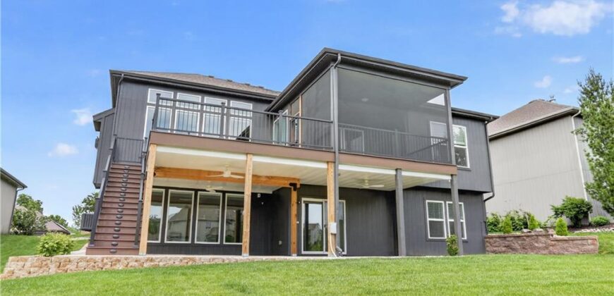 7330 NW Forest Lakes Drive, Parkville, MO 64152