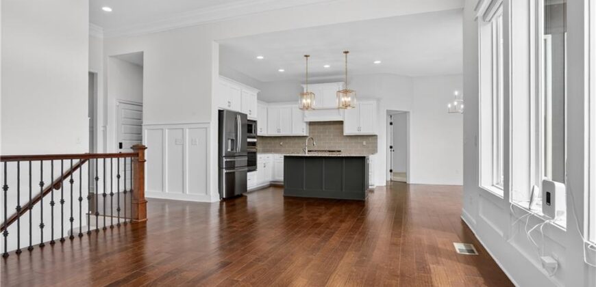7330 NW Forest Lakes Drive, Parkville, MO 64152