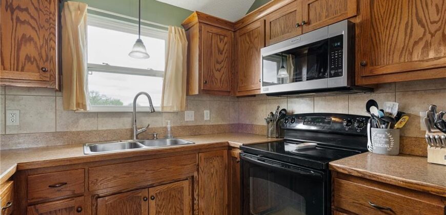 101 Bridgeport Drive, Smithville, MO 64089