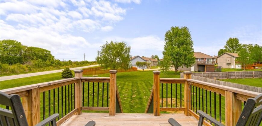 101 Bridgeport Drive, Smithville, MO 64089
