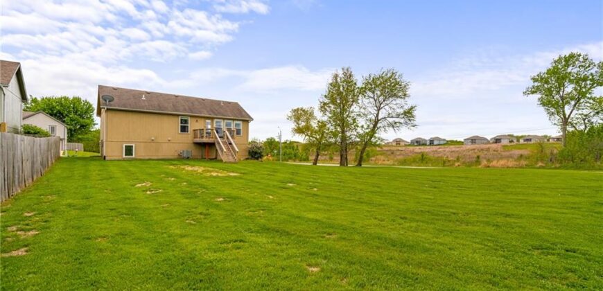 101 Bridgeport Drive, Smithville, MO 64089