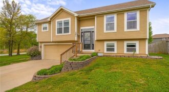 101 Bridgeport Drive, Smithville, MO 64089