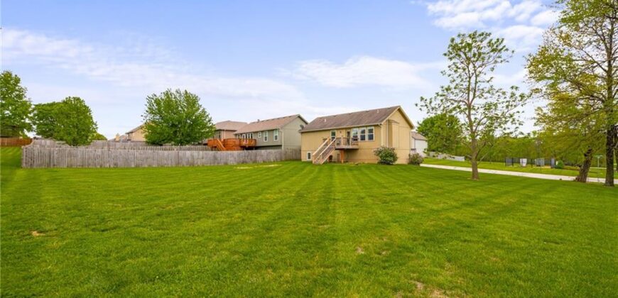 101 Bridgeport Drive, Smithville, MO 64089