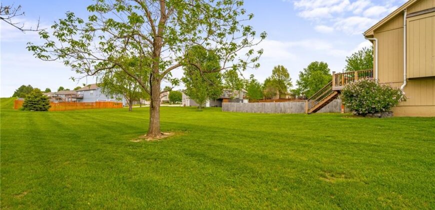 101 Bridgeport Drive, Smithville, MO 64089